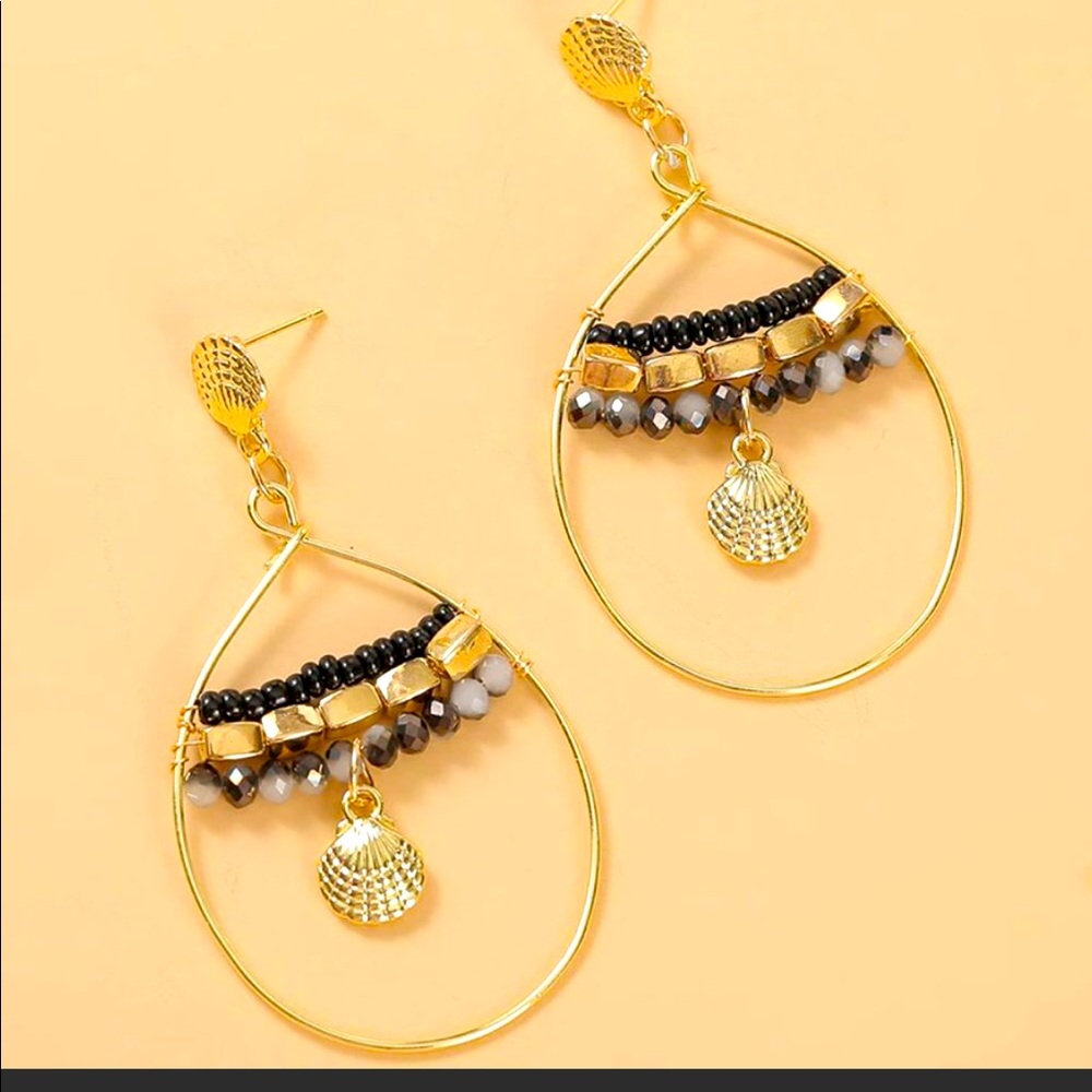 Stunning earrings - great item to pack for your winter vacation!